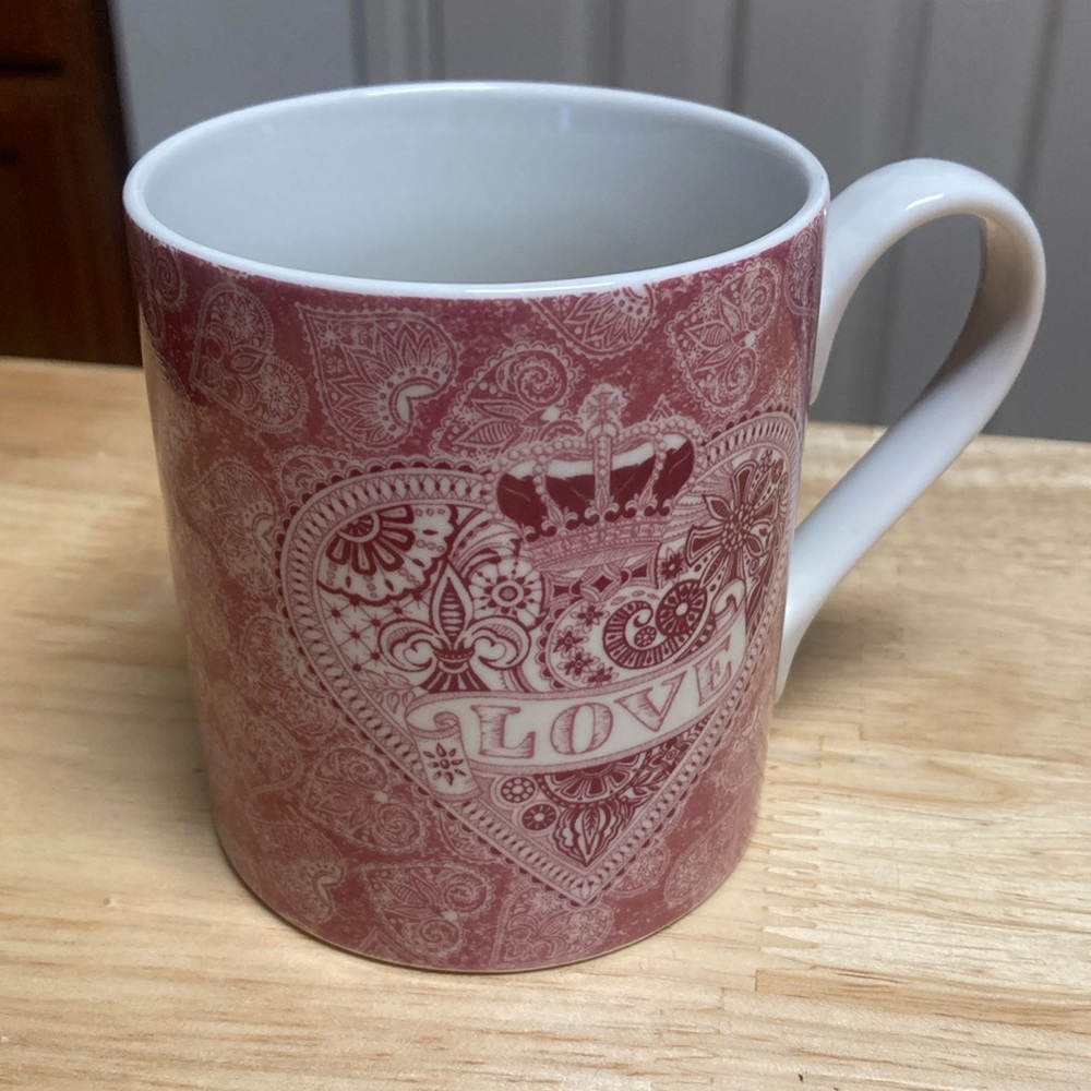 Queens Made With Love Pink and White Heart Mug 8 oz